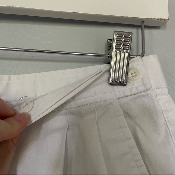 Liz Claiborne LizSport White Cotton Shorts Classic Tailored Deep Pockets 26" - Picture 5 of 5